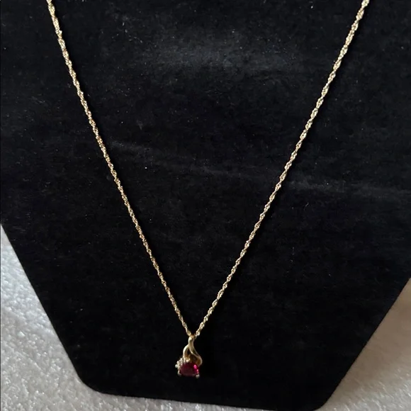 14 KT 18 “Gold Necklace with Ruby & 3 Small Diamonds - Picture 6 of 11
